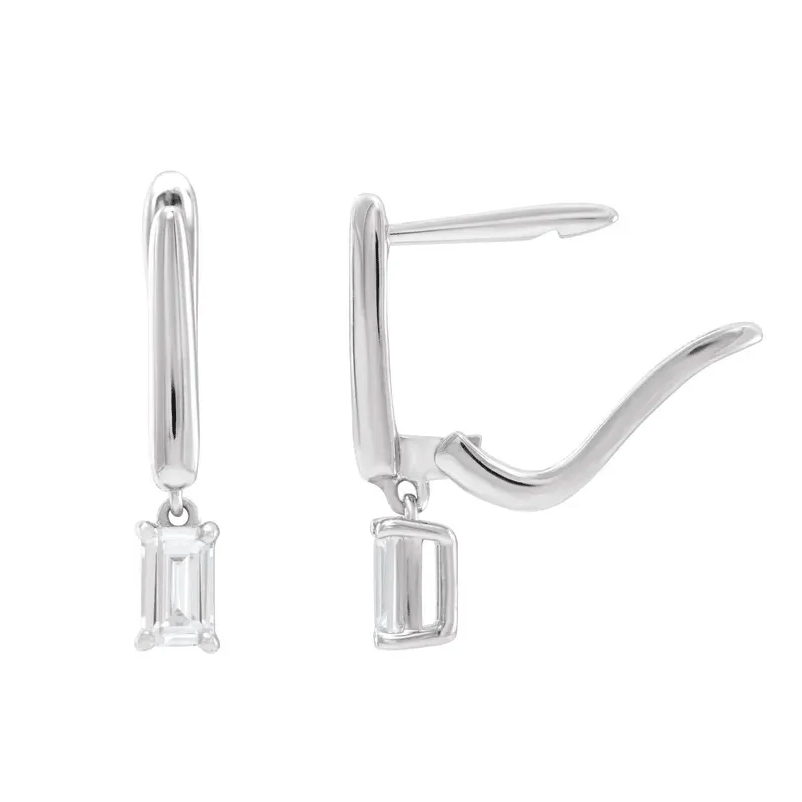 Aretes colgantes de diamantes de laboratorio de talla esmeralda (3/4 quilates)