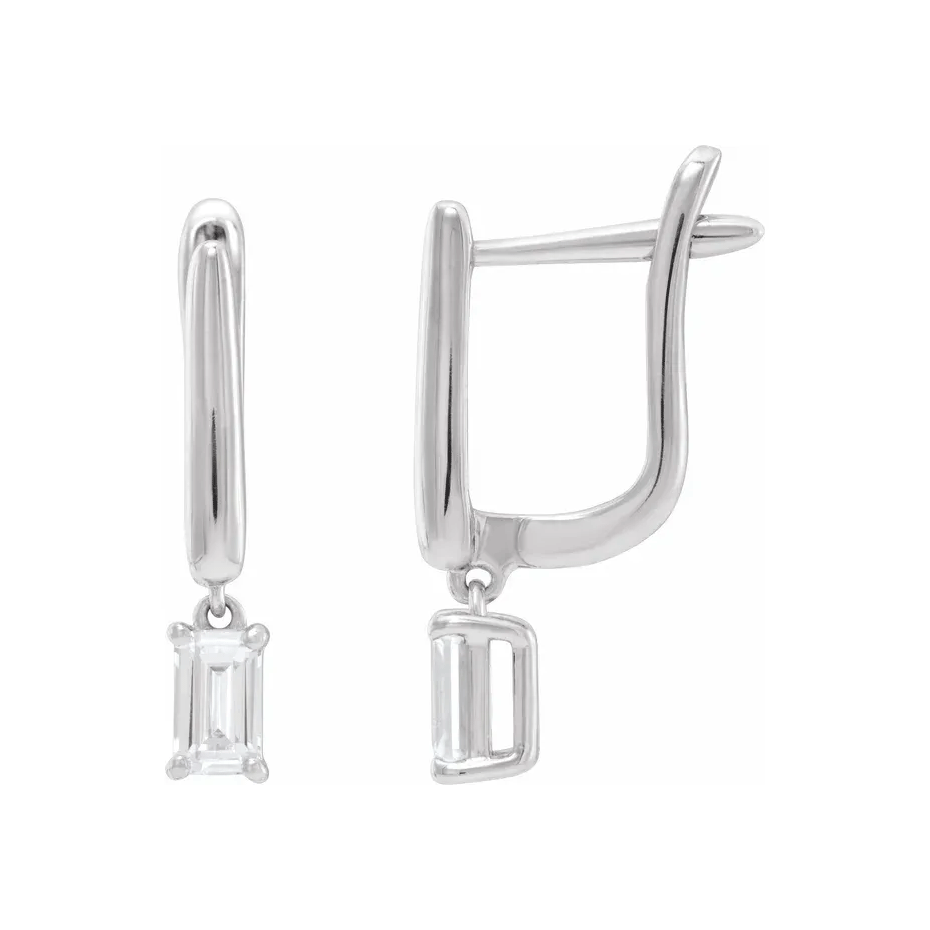Aretes colgantes de diamantes de laboratorio de talla esmeralda (3/4 quilates)