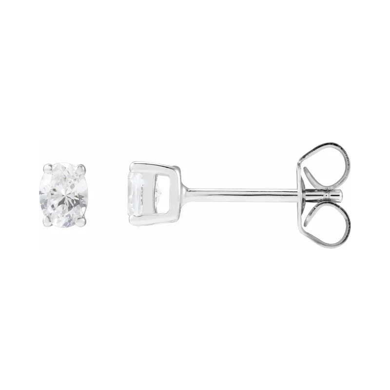Aretes con diamantes de laboratorio de talla ovalada (1/3 quilates)