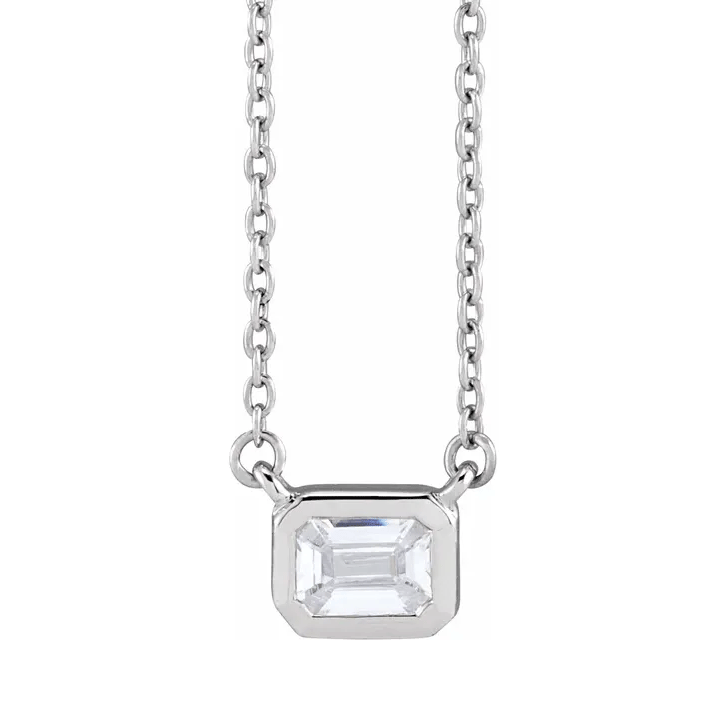 Collar de diamantes de laboratorio con engaste de bisel de talla esmeralda - 1/2 ct