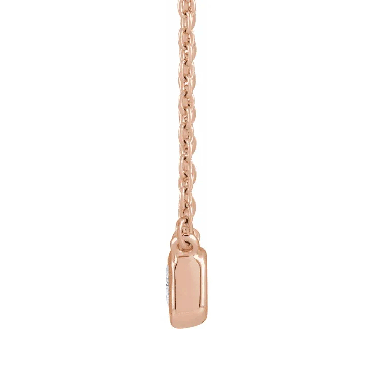 Collar de diamantes de laboratorio con engaste de bisel de talla esmeralda - 1/2 ct
