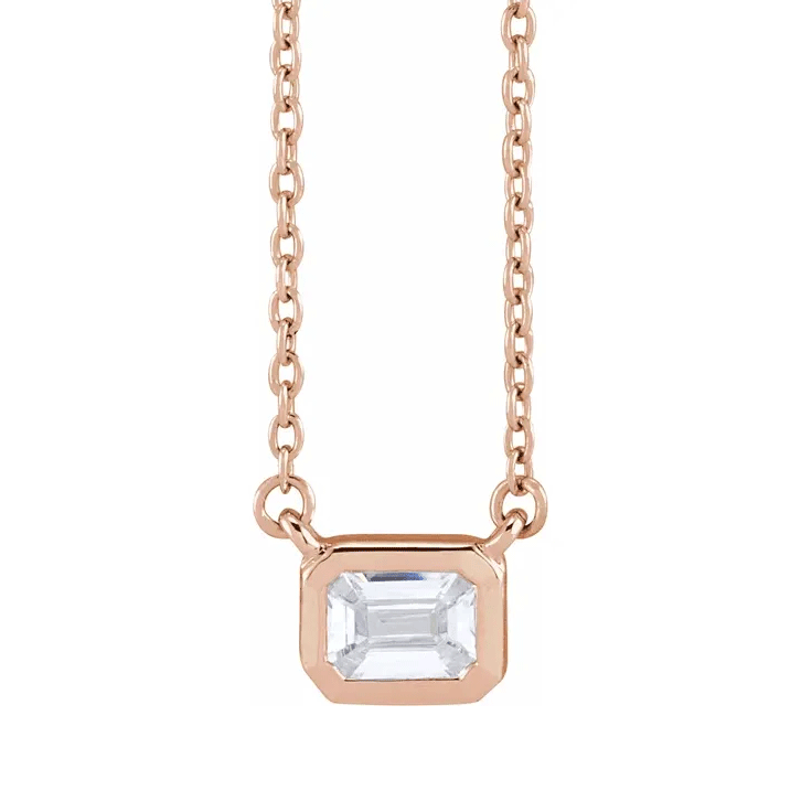 Collar de diamantes de laboratorio con engaste de bisel de talla esmeralda - 1/2 ct