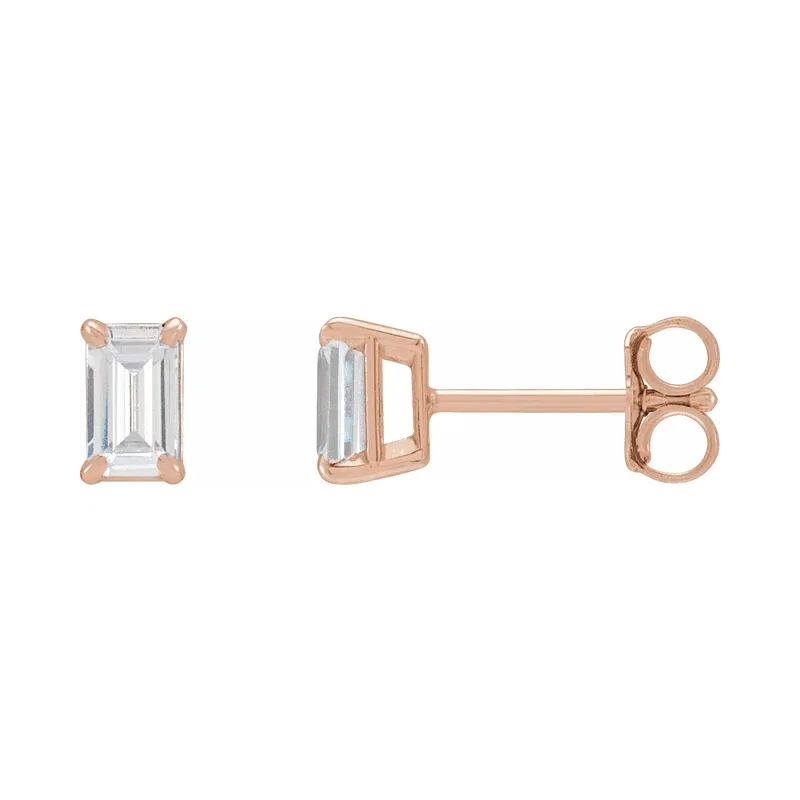 Aretes con diamantes de laboratorio de talla esmeralda (3/4 quilates)