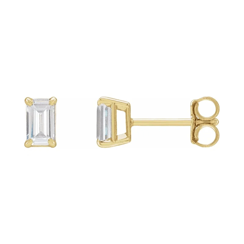 Aretes con diamantes de laboratorio de talla esmeralda (3/4 quilates)