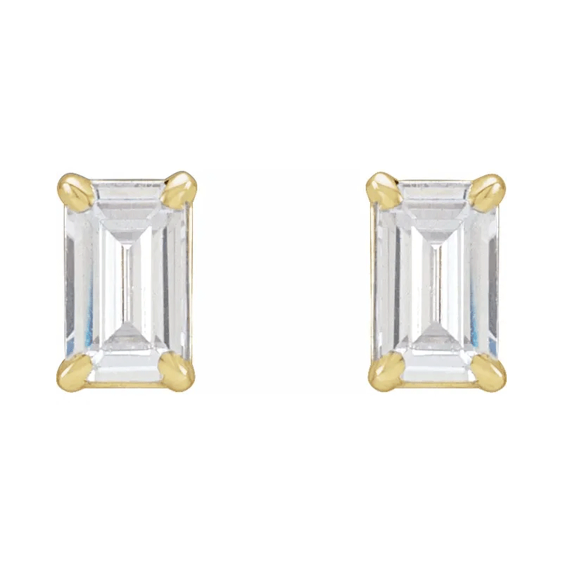 Aretes con diamantes de laboratorio de talla esmeralda (3/4 quilates)