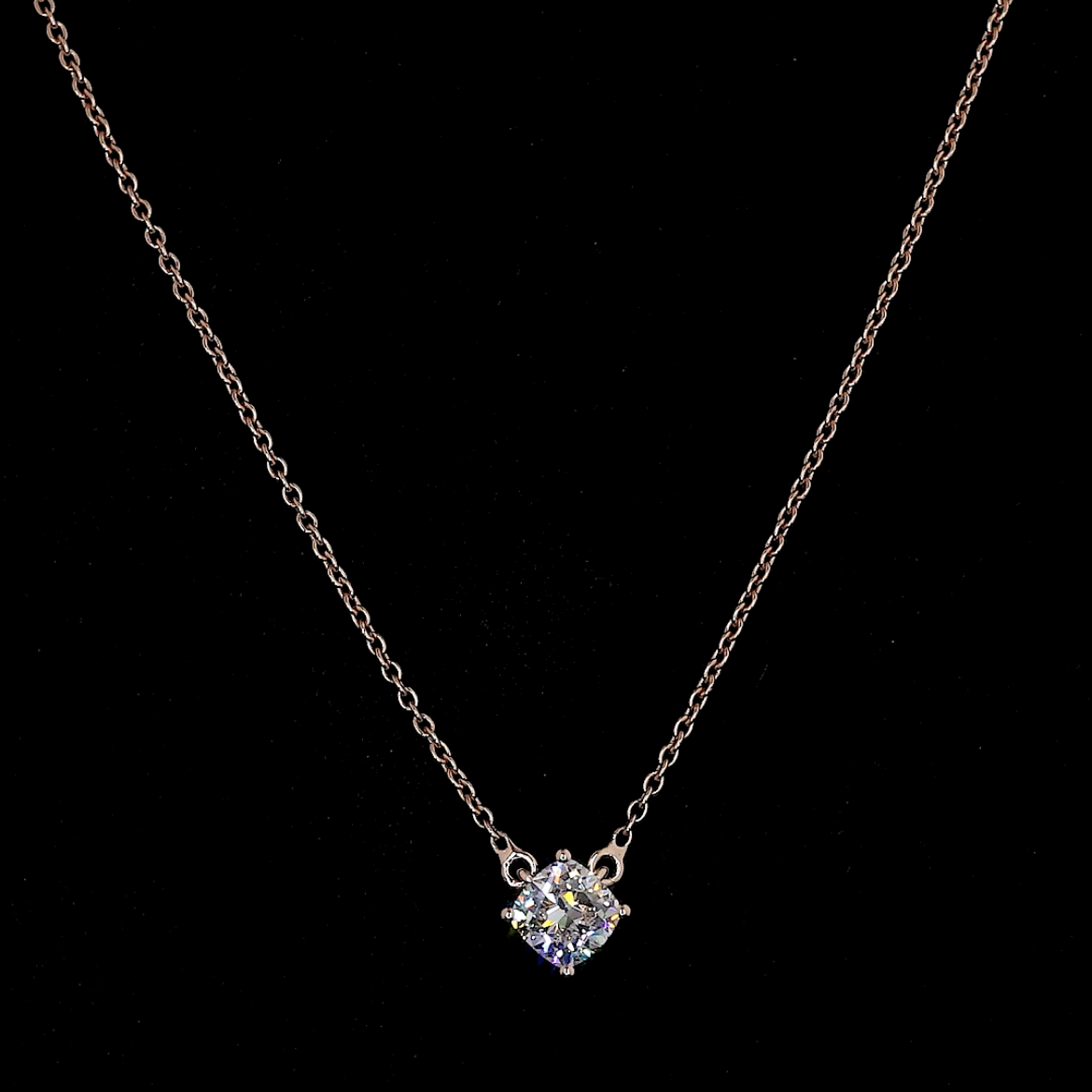 Collar con solitario de diamantes de laboratorio de talla cojín - Oro rosado de 14 k (3/4 qt)